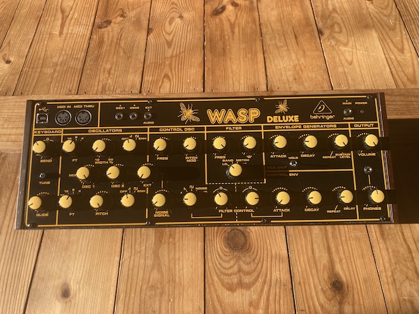 Behringer Wasp Deluxe